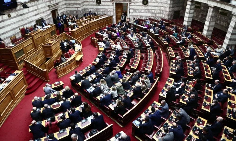 Αυτή την ώρα στη Βουλή η συζήτηση για τη σύσταση προανακριτικής για τον Χρήστο Τριαντόπουλου